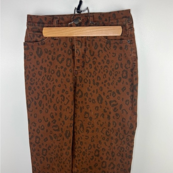 NWT UNIVERSAL THREAD Super High Rise Vintage Straight Leopard Jeans - Picture 13 of 16
